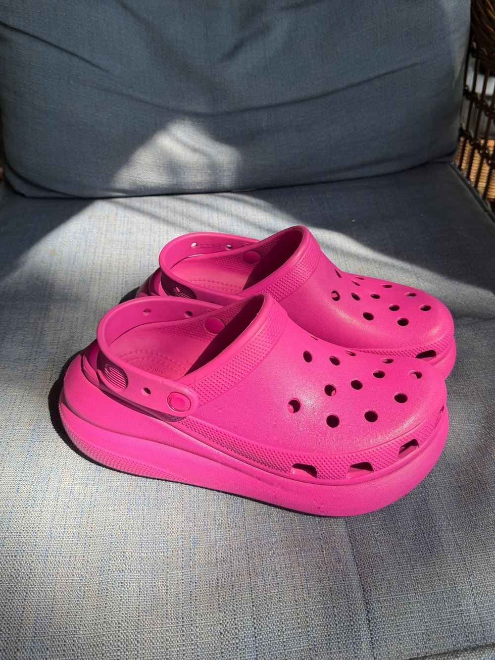 Magenta crush crocs
